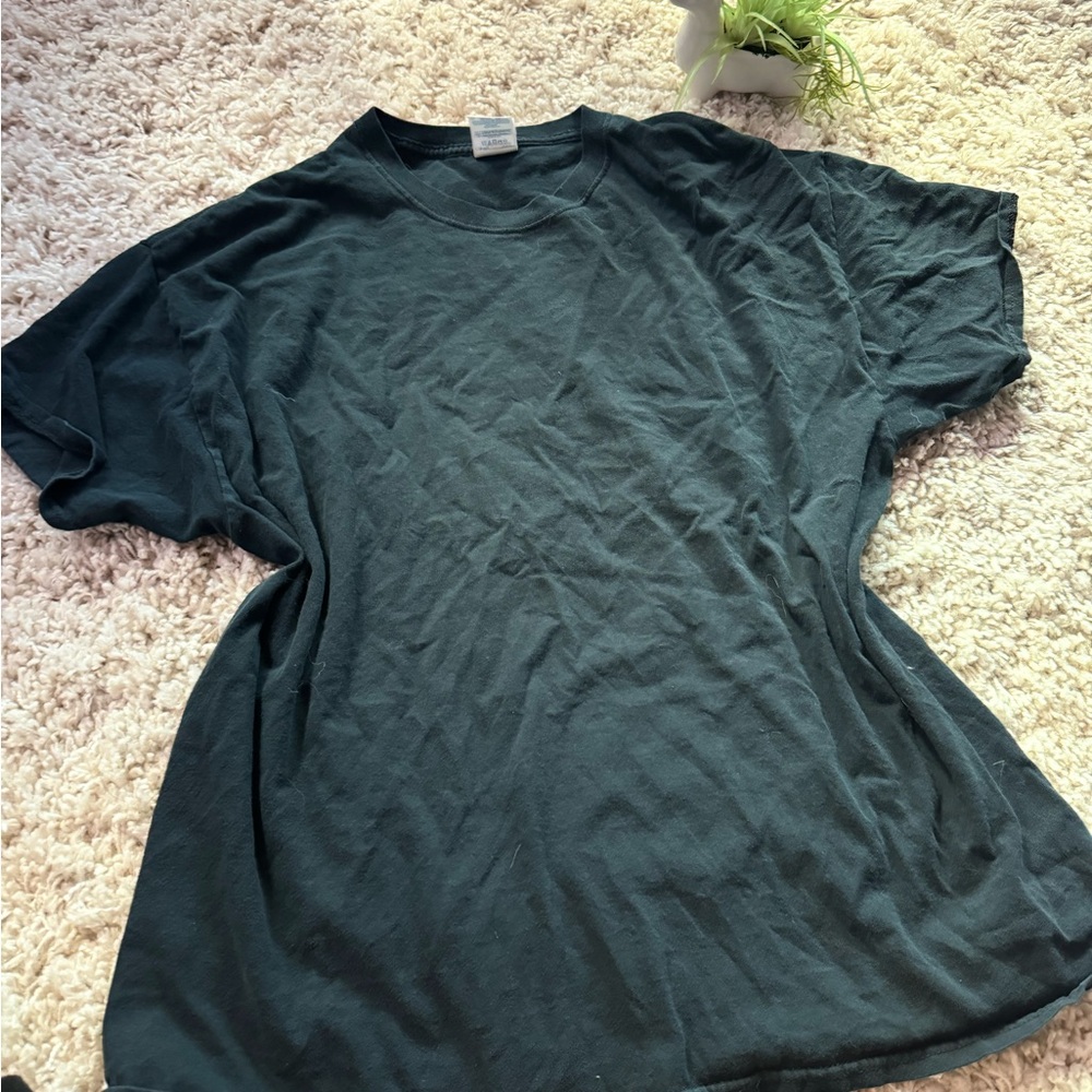Gildan soft heavy thick women’s crew neck black t shirt. Size XL